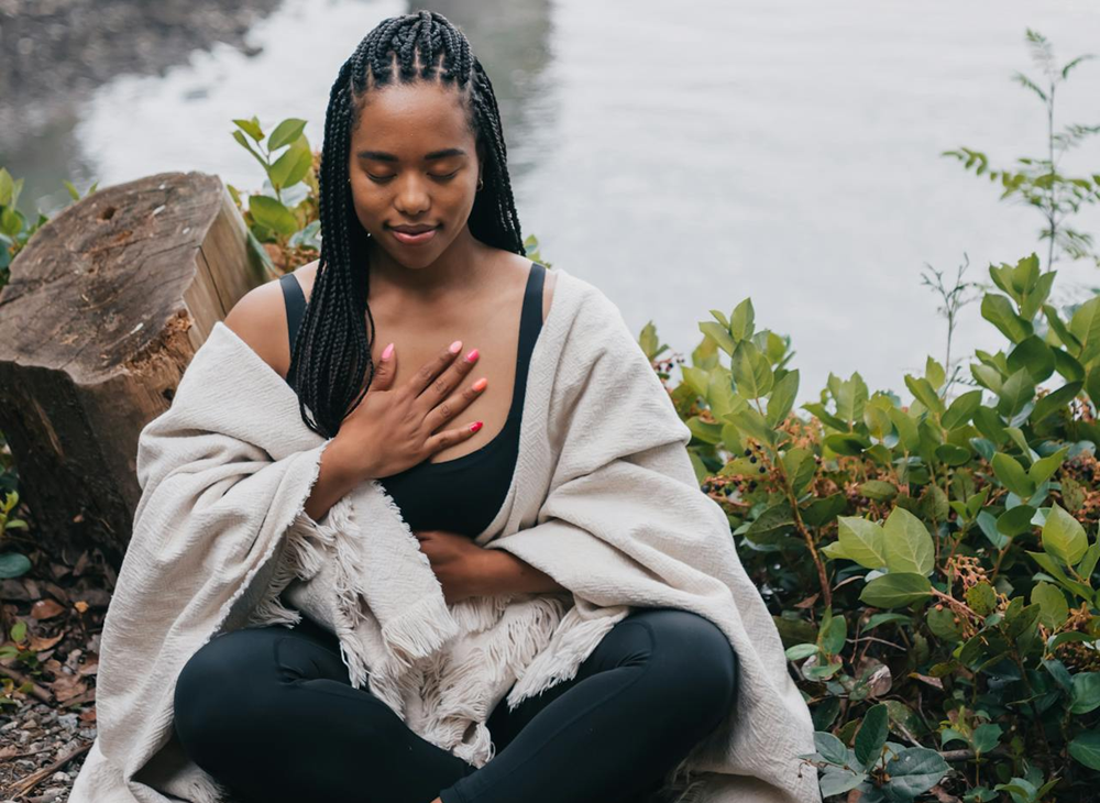 woman sitting outside practicing mindfulness for inner peace